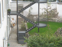 Aussentreppe gewendelt-010